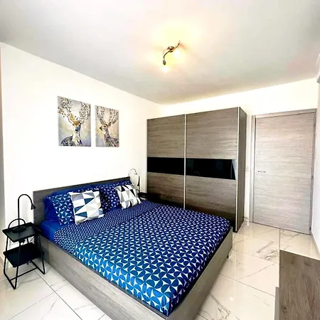 Penthouse With Two Balconies And Views Of Msida Marina And Valletta *