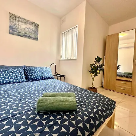 Lejlighed Penthouse With Two Balconies And Views Of Msida Marina And Valletta Santa Vennera