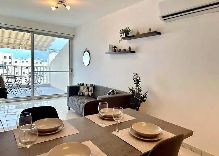 Penthouse With Views Of Msida Yacht Marina And Valletta Santa Vennera