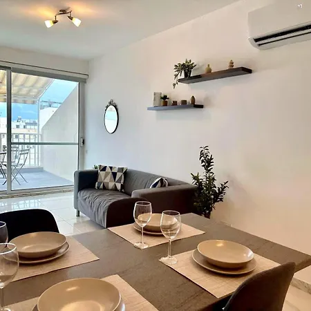 Central, Bright Floor Apartment, Full Ac & Wifi Santa Vennera