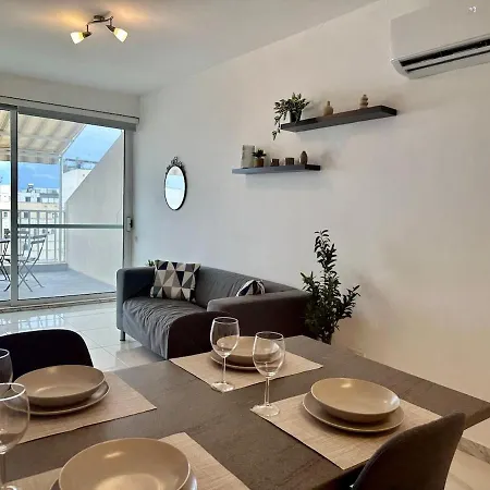 Апартаменты Penthouse With Views Of Msida Yacht Marina And Valletta Santa Vennera