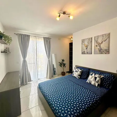 Apartment Penthouse With Two Balconies And Views Of Msida Marina And Valletta *