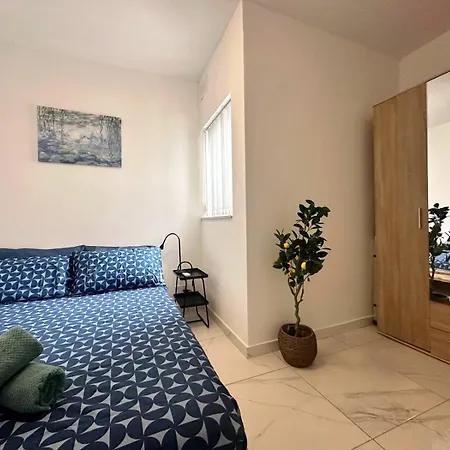 Penthouse With Two Balconies And Views Of Msida Marina And Valletta Santa Vennera
