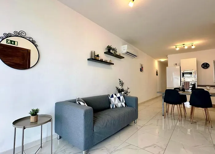 Penthouse With Views Of Msida Yacht Marina And Valletta Santa Vennera