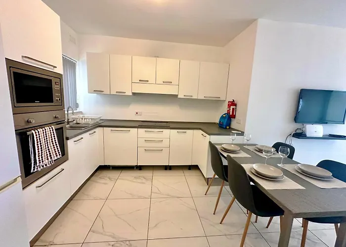 Penthouse With Views Of Msida Yacht Marina And Valletta *